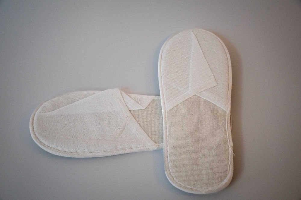 Еднократни хавлиени чехли