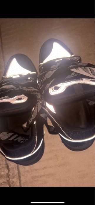 Продам кроссовки Ланвины