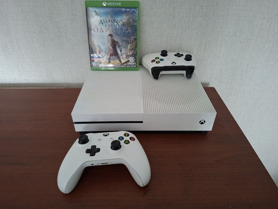 Xbox one s с 2 джойстиками и играми