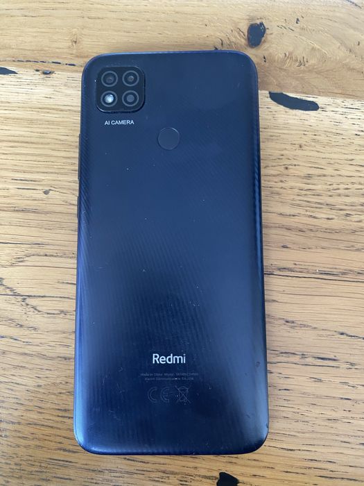 Redmi 9C NFC работещ със спукано стъкло