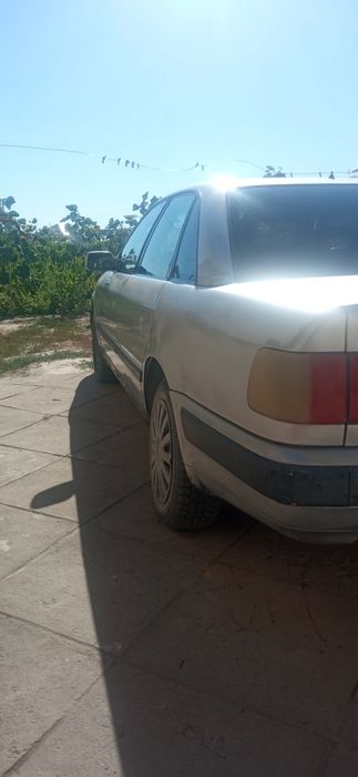 Ауди 100 С4.        .