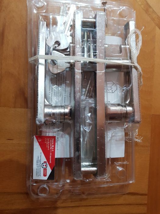 Замок внутридверной.Российский.,настольная лампа,удленители,нажовка.