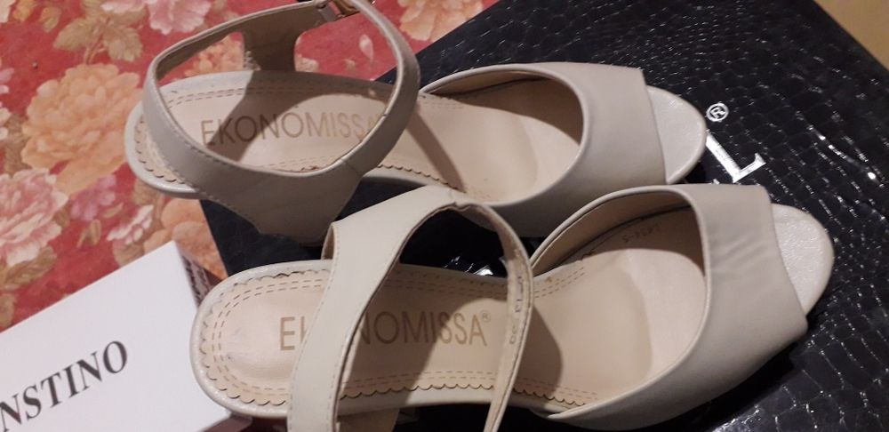 Продам женскую обувь