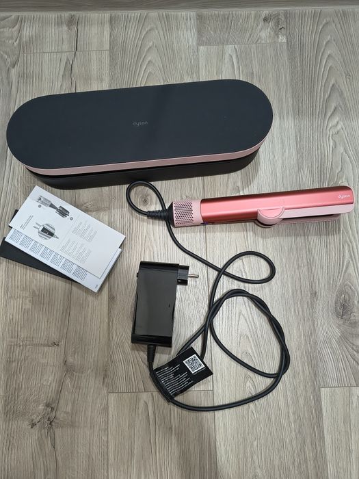 Vând placa par Dyson Airstrait rose