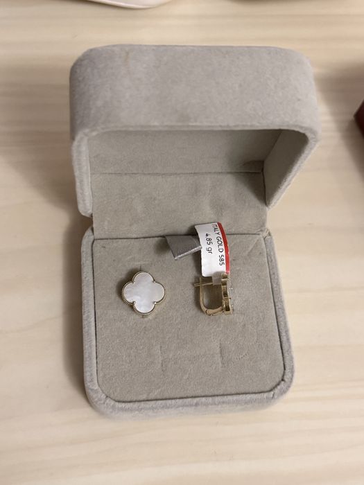 Золотые серьги в стиле Van Cleef