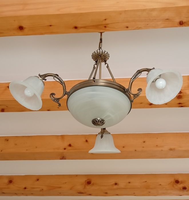 Candelabru cu trei brațe