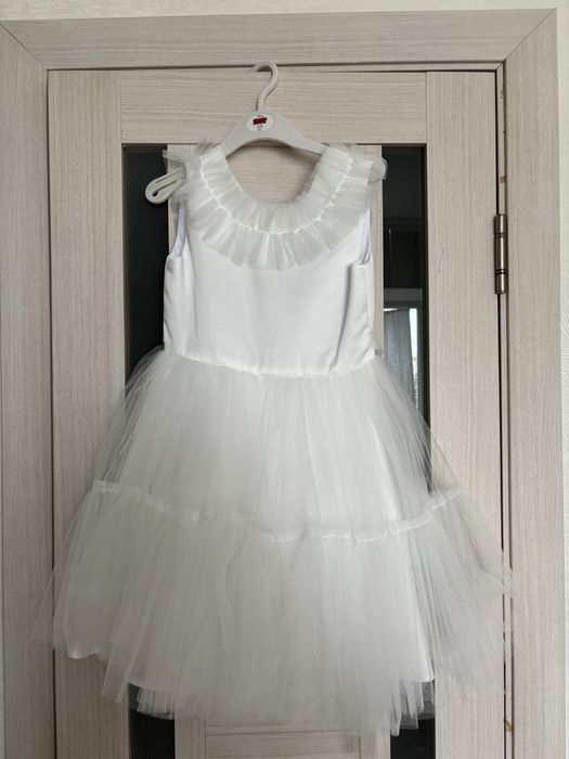 Продам карнавальные костюмы для девочек