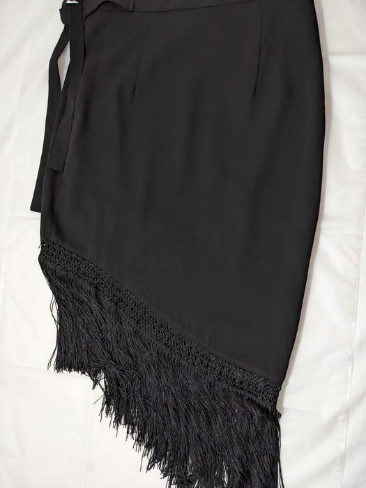 Fustă neagră petrecută cu franjuri, tango, mărime M, ajustabilă, noua