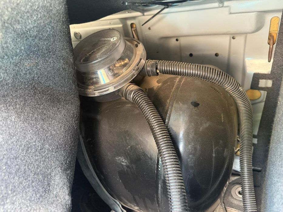 Машина сатылады.