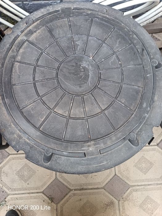 Люк водопроводный