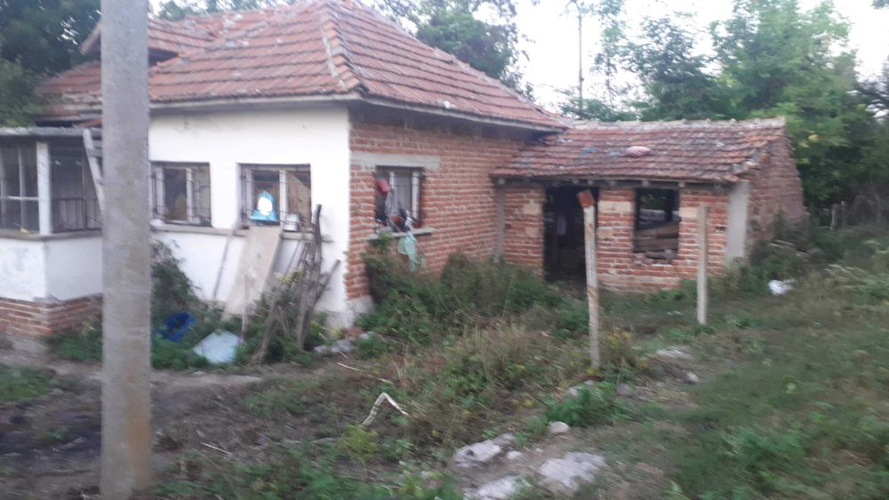 Къща в Село Каменец с 2 дка двор -От Собственик
