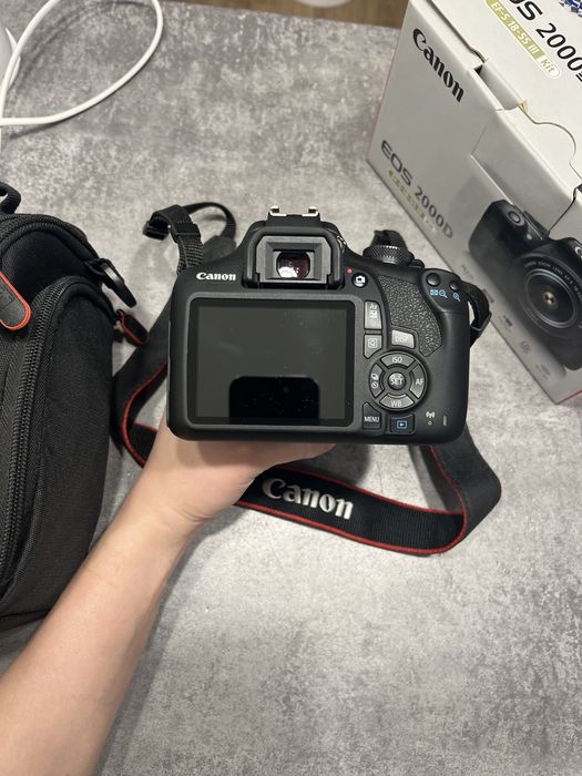 Фотоаппарат Canon 2000d
