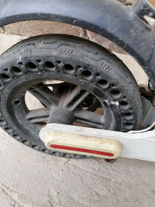 Тротинетка за части, работещ мотор, плътни гуми, спирачки, алтернатор,