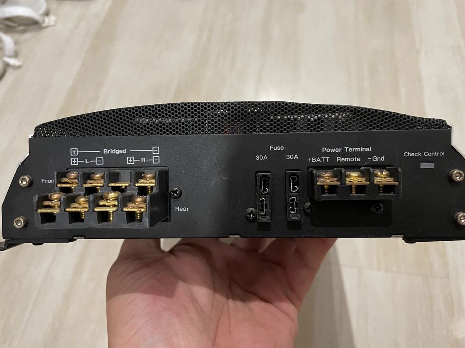 Усилвател Macrom synpower SQ4.040x