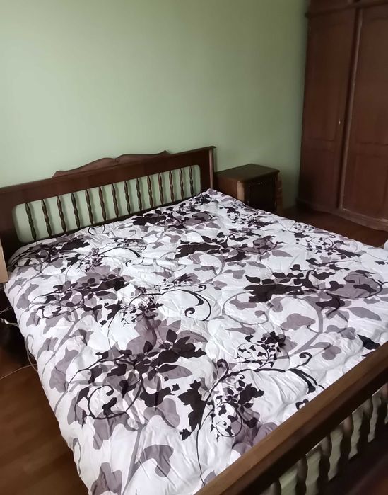 Продавам спален комплект