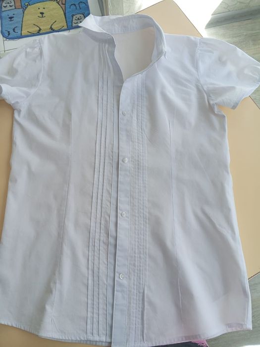 Продаются блузки к школе