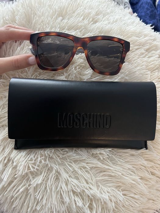 Нови слънчеви очила MOSCHINO