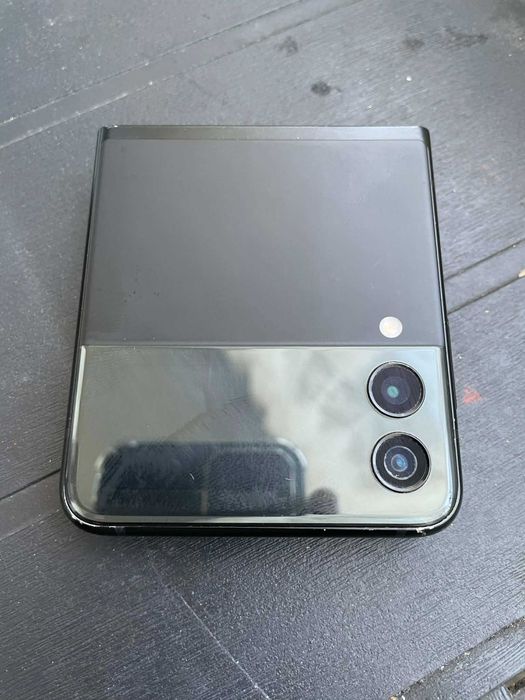 Galaxy z flip3 с неработещ дисплей