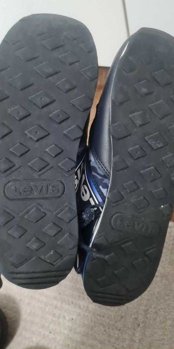 Маратонки LEVIS НОМЕР 37