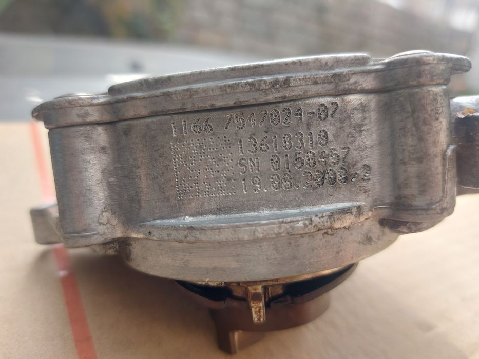 Вакуум помпа БМВ Е81 Е87 Е90 Е91 / BMW E81 E87 E90 E91