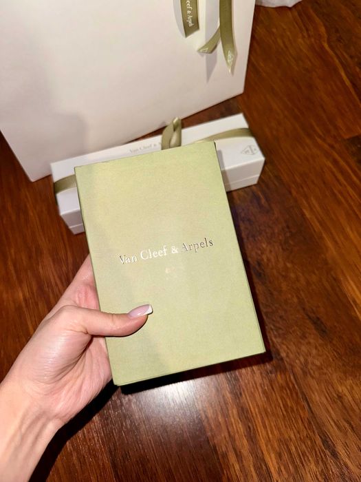 продам оригинальную упаковку от браслета VCA