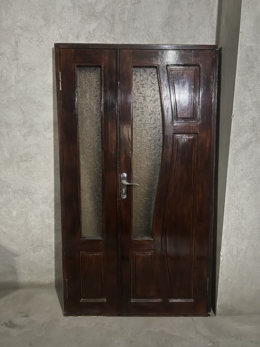 Taxta eshik sotiladi