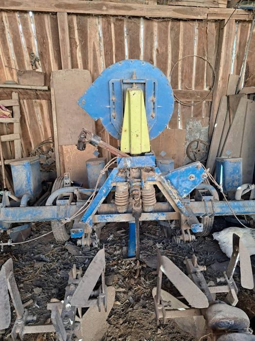 Semănătoare porumb/floarea-soarelui SPC 4 - păstrată în garaj