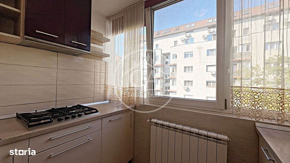 Apartament cu 3 camere de închiriat în zona Rogerius, Oradea