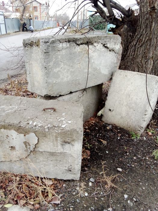 Фундаментные блоки и плита перекрытия