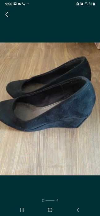 Обувки на платформа.  Черни, велурени