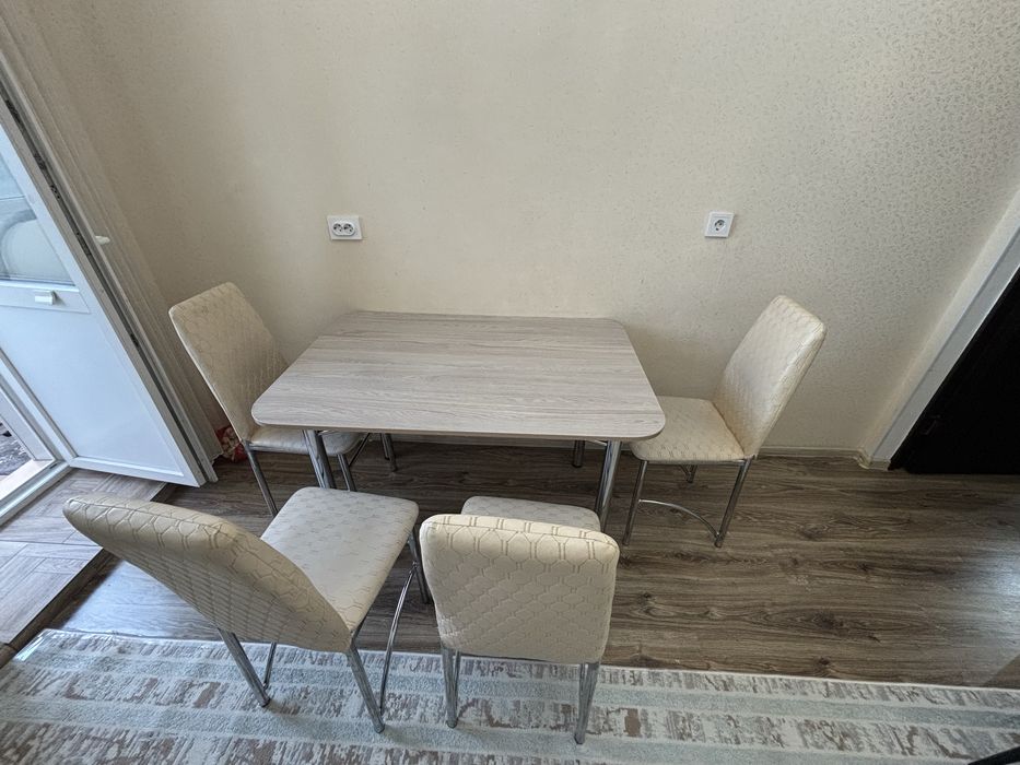 Кухонный стол со стульями