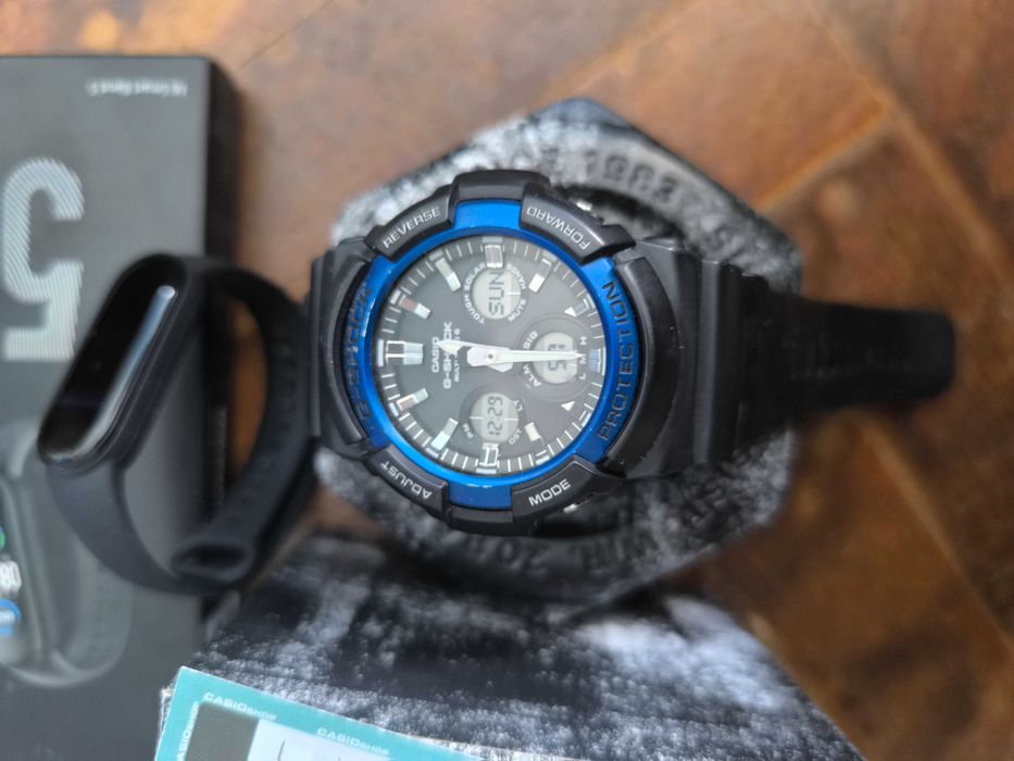 Часовник G-Shock, смарт гривна Xiaomi, слушалки JBL