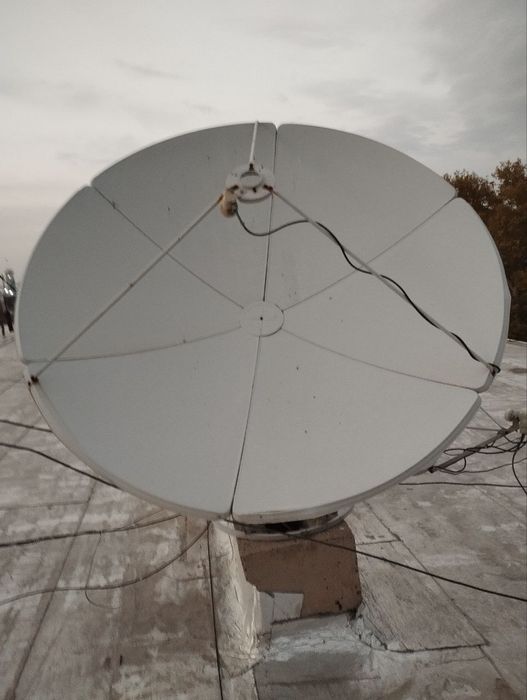 Пррдается спутниковая антена большая
