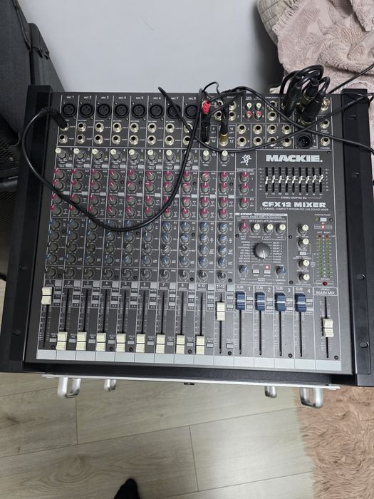 Boxe JBL profesionale + stație + mixer