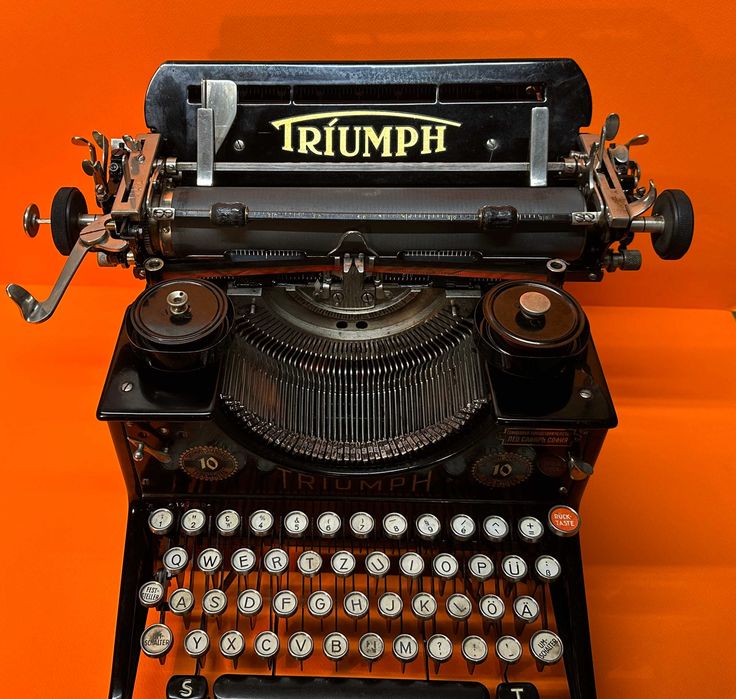 Мнго Стара Пишеща Машина TRIUMPH 10 / 1930 г. Генерално Представител