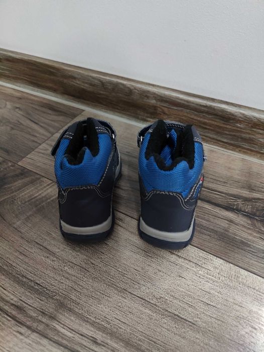 Vând ghetuțe DEI-tex mărimea 23