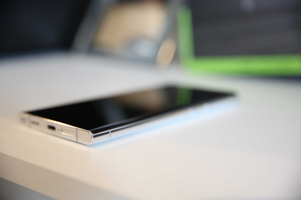 Samsung Galaxy S22 Ultra 5G Dual Sim + eSim - 256GB - 12 GB RAM - Phantom White