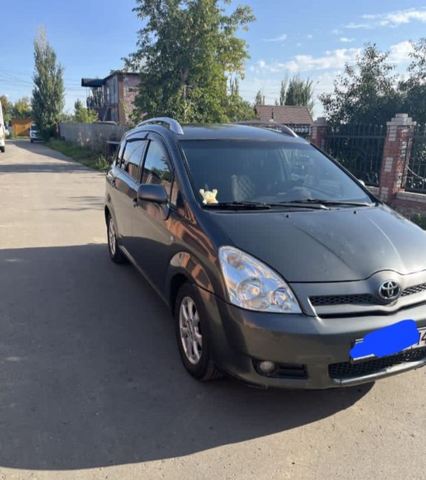 Продам машину Тайота Королла Версо