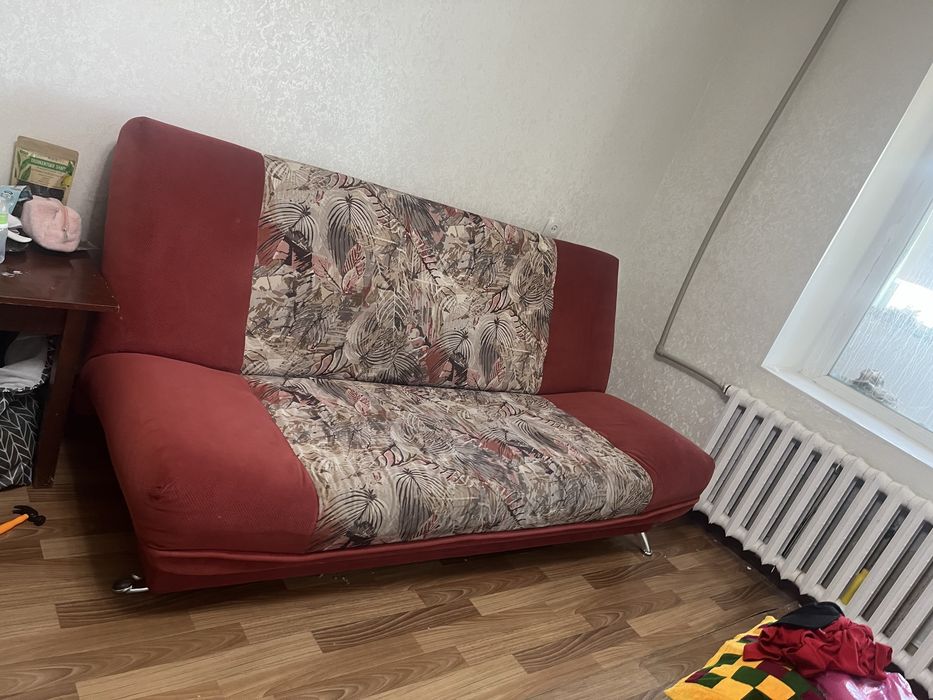 Продам диван для гостинной
