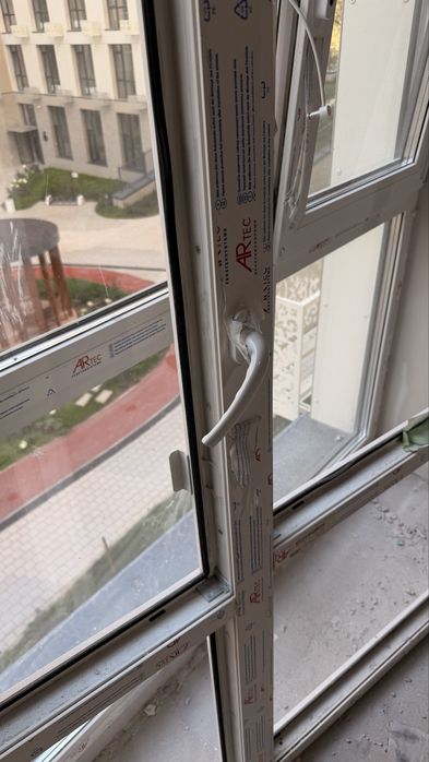 Пластиковая дверь с окном 2,15х70
