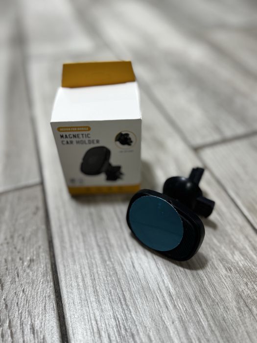 Suport auto pentru telefon cu prindere magnetica