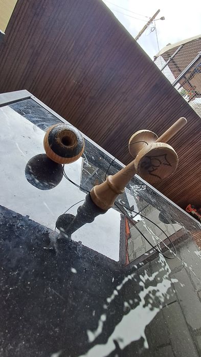 Schimb kendama eclips semnată de CRBL