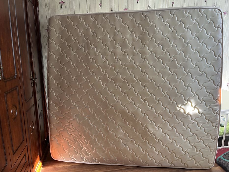 Продам матрас в хорошем состоянии