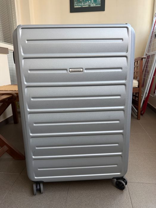 Голям куфар за чекиран багаж American Tourister