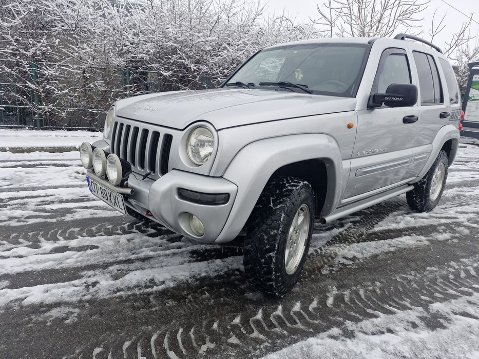 Jeep cherokee liberty 2.5
Motor 2.5 
Geamuri și oglinzi electrice 
Ac