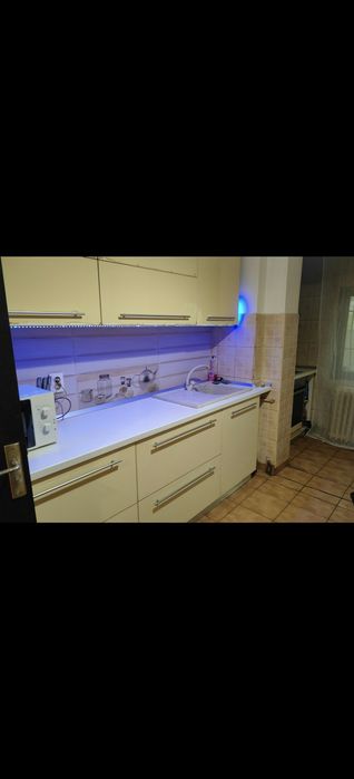 Vand apartament 3 camere 80mp +curte