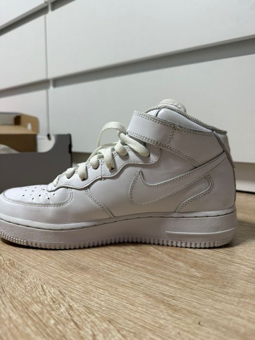 Sneakeri Nike Air Force 1 Mid.