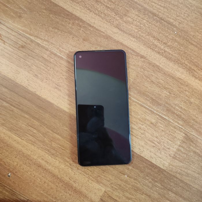 НЕ рабочий Samsung. (Может заработать если починить, но не обещаю)