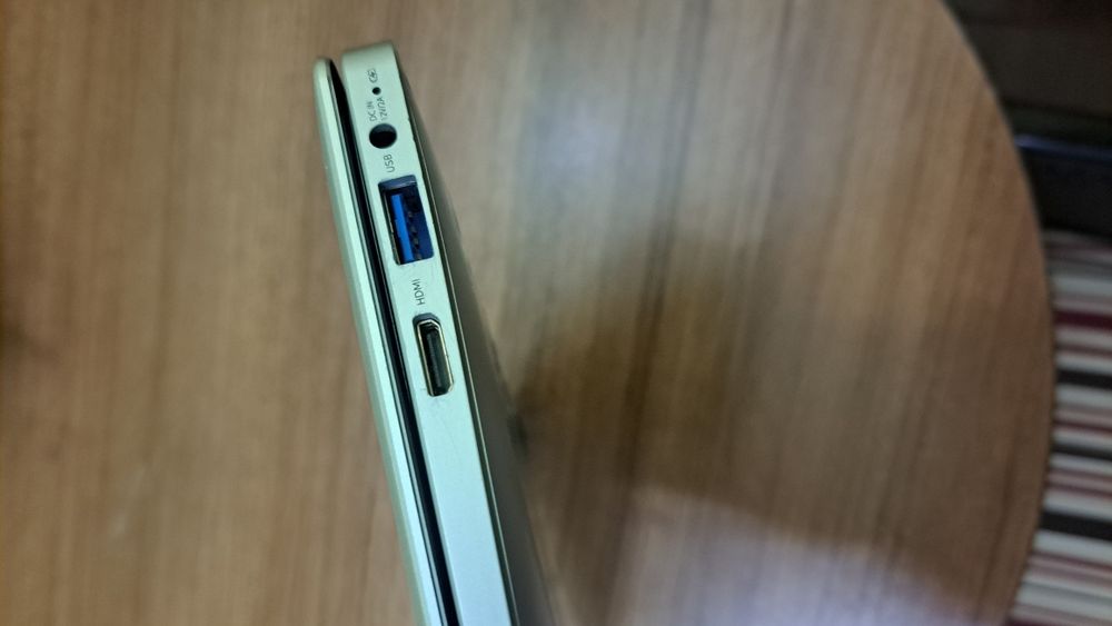 Vînd laptop Trekstor.