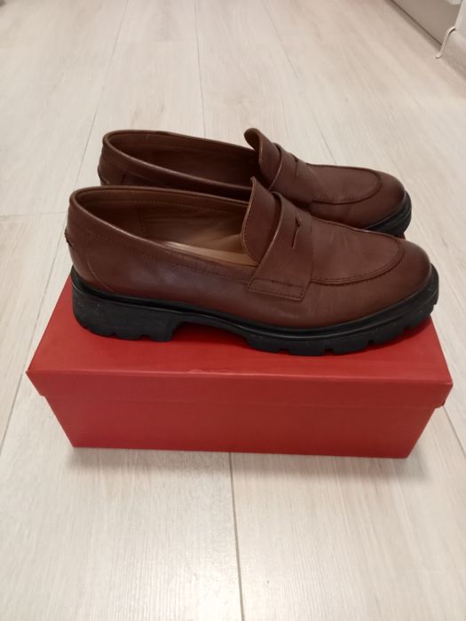 Продам новые кожаные лоферы